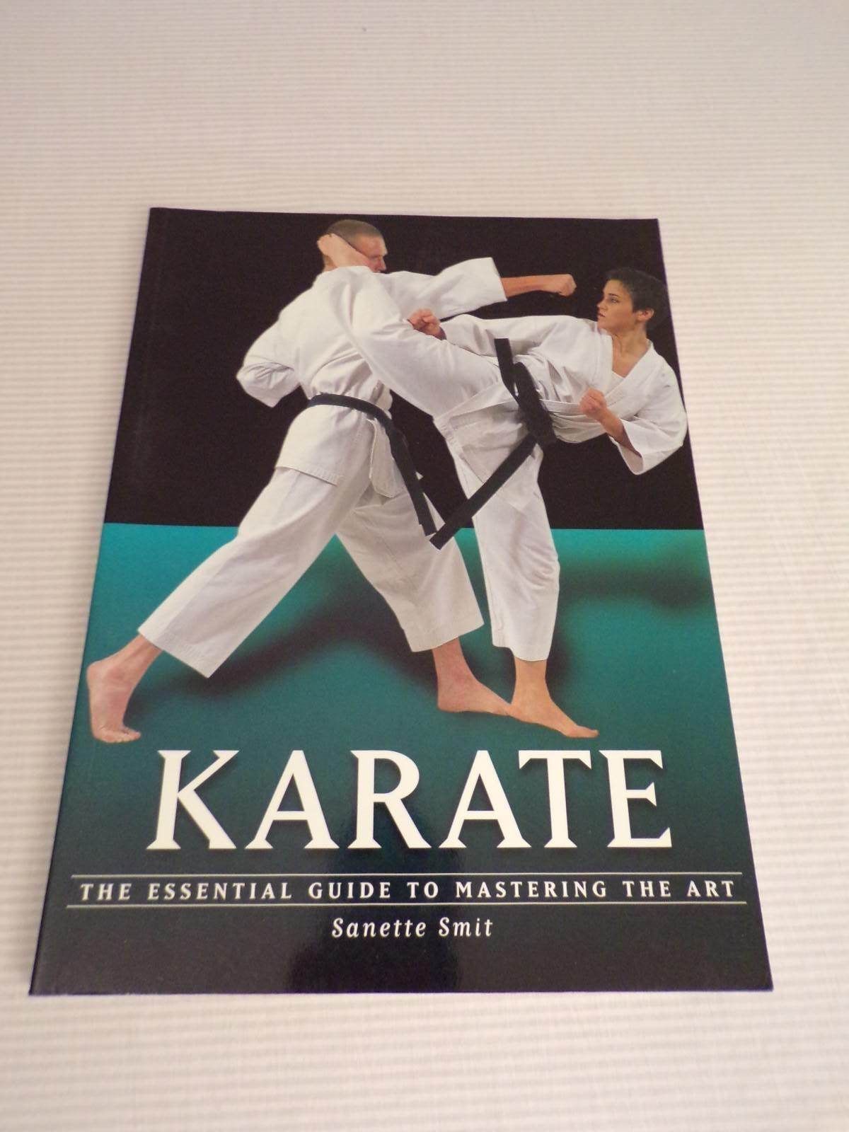 Karate: The Essential Guide to Mastering the Art